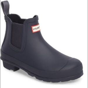 Hunter Chelsea rubber rain boots navy 8
